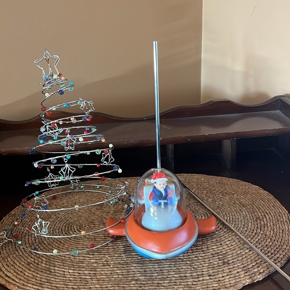 Bombay kids Santa spaceship tree - Picture 7 of 11